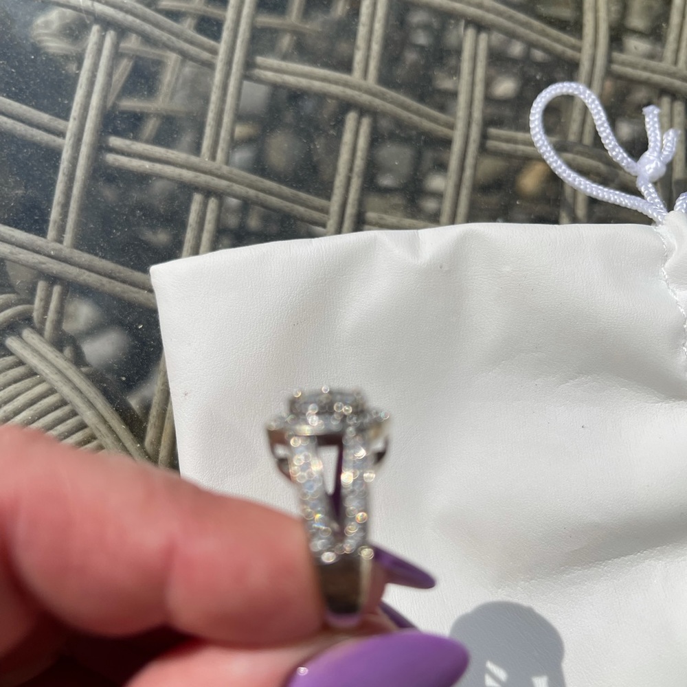 2 karat elegant ladies engagement ring - Picture 8 of 9